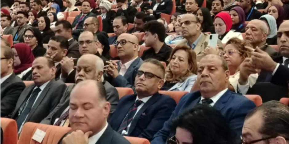 محافظ الإسكندرية: الهوية الوطنية جوهر يجمع المصريين والاستماع للجيل الجديد ضرورة