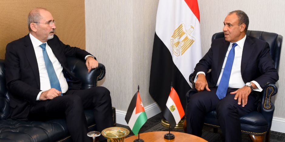 وزير الخارجية ونظيره الأردني يبحثان تعزيز العلاقات الثنائية والتطورات الإقليمية
