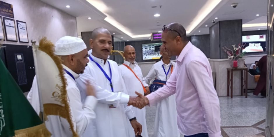 لجان وزارة السياحة تواصل متابعة تنفيذ برامج العمرة فى السعودية.. صور