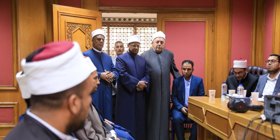 وكيل الأزهر وأمين البحوث الإسلاميَّة يتفقَّدان سير أعمال اليوم الأوَّل من المرحلة الثانية لاختبارات إيفاد رمضان 1448هـ