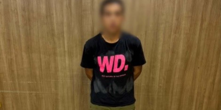 ضبط شخصًا بالجيزة لإدارته صفحة للترويج لبيع المخدرات والنصب على راغبي الشراء