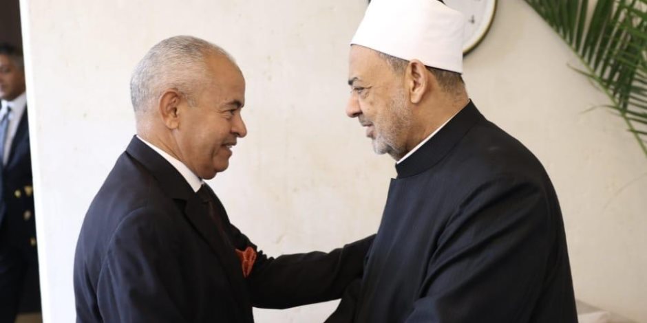 شيخ الأزهر يستقبل رئيس نادي مستشاري قضايا الدولة.. تأكيد على قيم العدالة وسيادة القانون