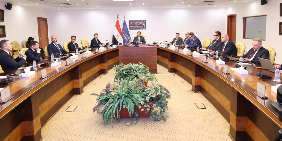 وزير الاتصالات يبحث خطط إنشاء مركز "كيميت" للبيانات بالمنطقة الاقتصادية لقناة السويس باستثمارات 1.2 مليار دولار 