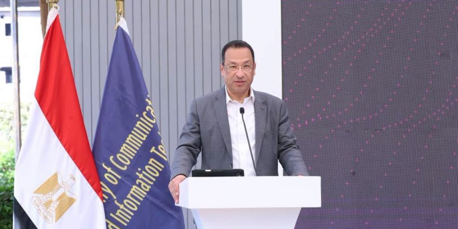 وزير الاتصالات: 200 ألف متخصص يعملون في مجال تصدير الخدمات الرقمية لمختلف دول العالم 