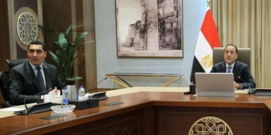 رئيس الوزراء يلتقي وزير الشباب والرياضة في إطار التحضير لمؤتمر أكتوبر