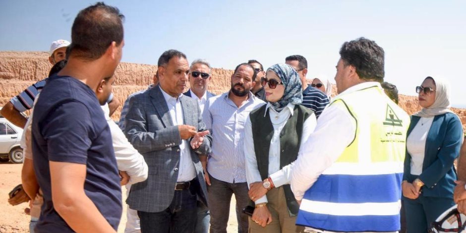 وزيرة الإسكان تتابع موقف تنفيذ عدد من المشروعات وملفات العمل بمدينة السويس الجديدة