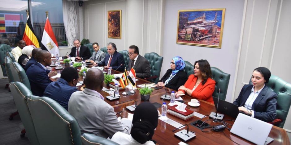وزير الصحة يستقبل نظيره الأوغندي لبحث تعزيز التعاون الصحي بين البلدين