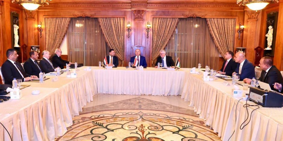 كامل الوزير: مشروعات الجسر العربي تتكامل مع خطة تحويل مصر إلى مركز إقليمي للنقل واللوجستيات وتجارة الترانزيت 