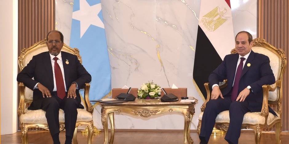 الرئيس السيسي يلتقي رئيس جمهورية الصومال الفيدرالية على هامش فعاليات منتدى "العلمين.. أفريقيا للأعمال"