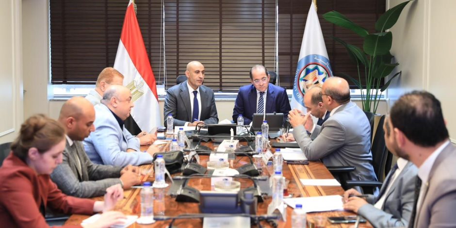 وزيرا المالية والتربية والتعليم يبحثان سبل تحسين أوضاع المعلمين المالية