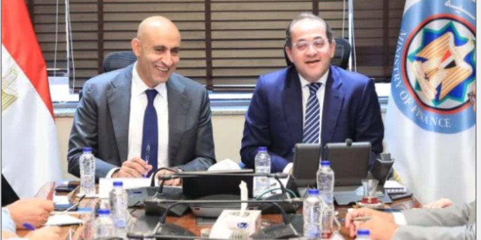 وزيرا المالية والتعليم بعد اجتماعهما : زيادة في مرتبات المعلمين العام الدراسي المقبل
