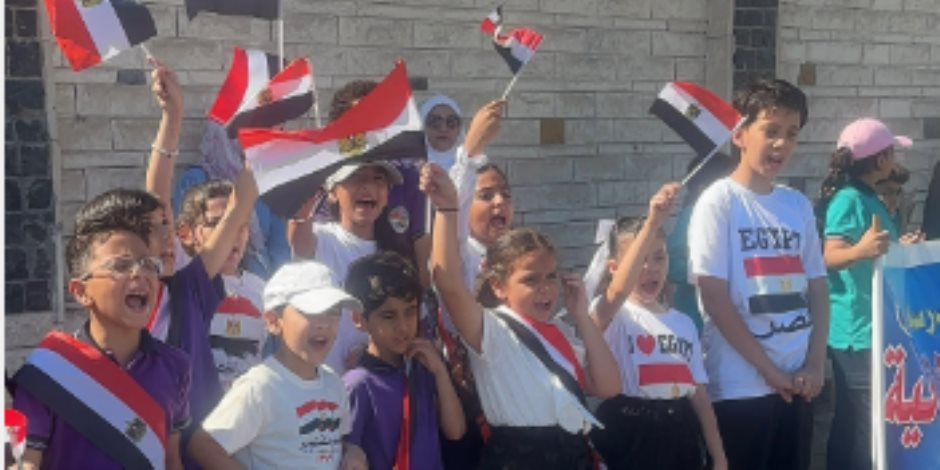 3 كيلومترات بأعلام مصر.. طلاب بورسعيد يحتفلون بذكرى انتصارات أكتوبر