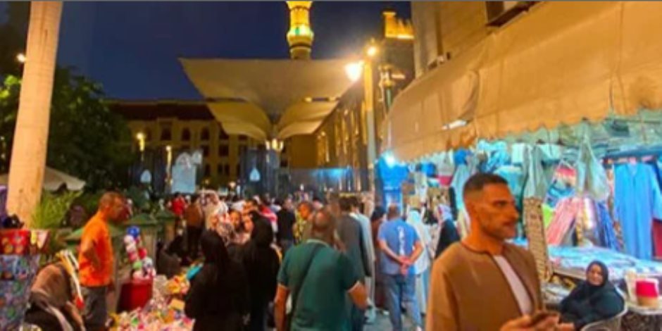 توافد المصريين فى الليلة الختامية لذكرى استقرار رأس الحسين