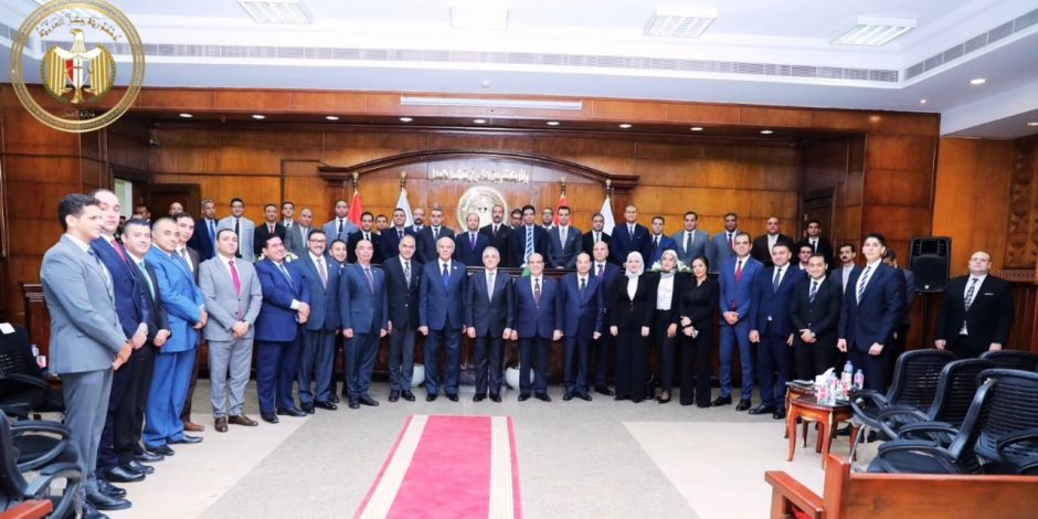 وزير العدل يتفقد محكمتي جنوب الجيزة والقاهرة ويوجه بحسن معاملة المواطنين