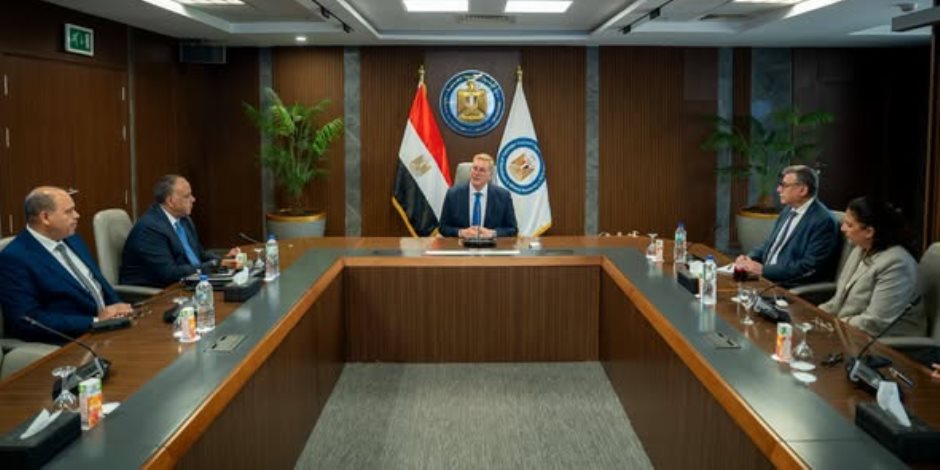 وزير البترول يتابع مع المجلس التنفيذي لهيئة البترول خطط زيادة الإنتاج وتأمين الإمدادات ورفع كفاءة الأداء