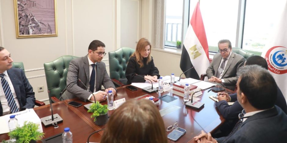 وزير الصحة يبحث مع وفد الأمانة العامة لجامعة الدول العربية سبل تعزيز التعاون الصحي العربي المشترك