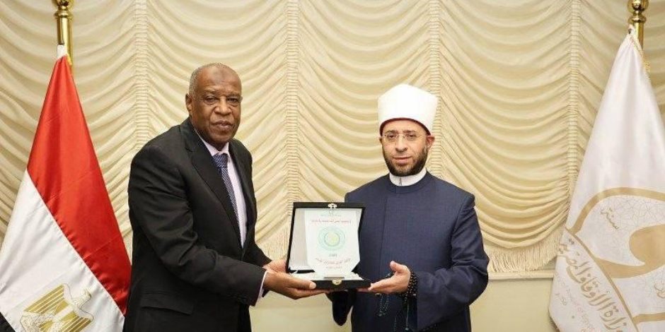 وزير الأوقاف يستقبل رئيس الاتحاد العربي للمحاربين القدماء وضحايا الحرب 