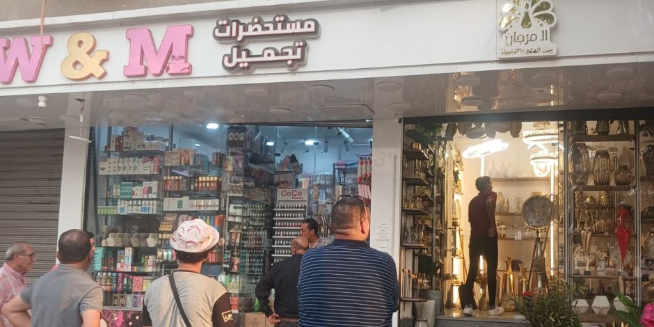 جهاز تنظيم إدارة المخلفات ينفذ حملة تفتيشية بحي النزهة للتأكد من التزام المحال التجارية بتوفير حاويات للقمامة