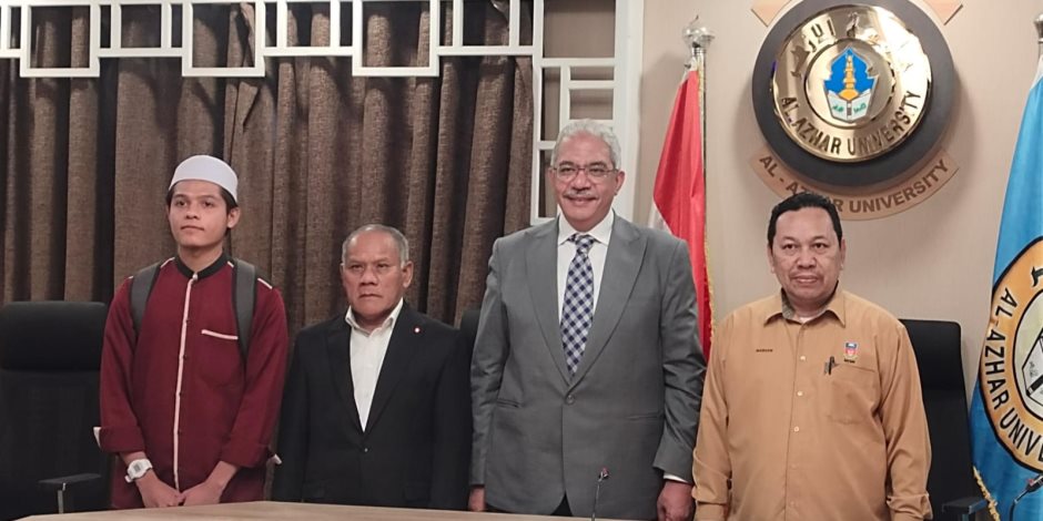 رئيس جامعة الأزهر يستقبل الوافدين الجدد من طلاب ماليزيا