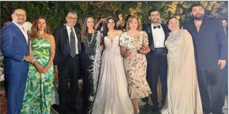 كريم أشرف مصيلحى يحتفل بزفافه في حفل عائلي بسيط بحضور إلهام شاهين وداليا البحيرى