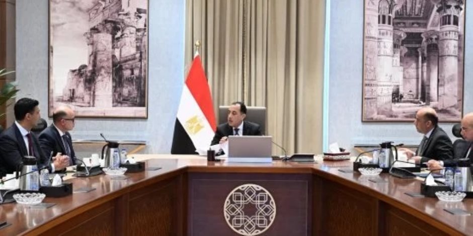 مدبولى يستعرض محاور جلسة نحو استثمار منتج وصناعة تنافسية وفرص عمل مستدامة