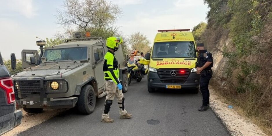 مقتل إسرائيلي وإصابة 19 آخرين في انفجار قنبلة برحلة طلابية على حدود لبنان