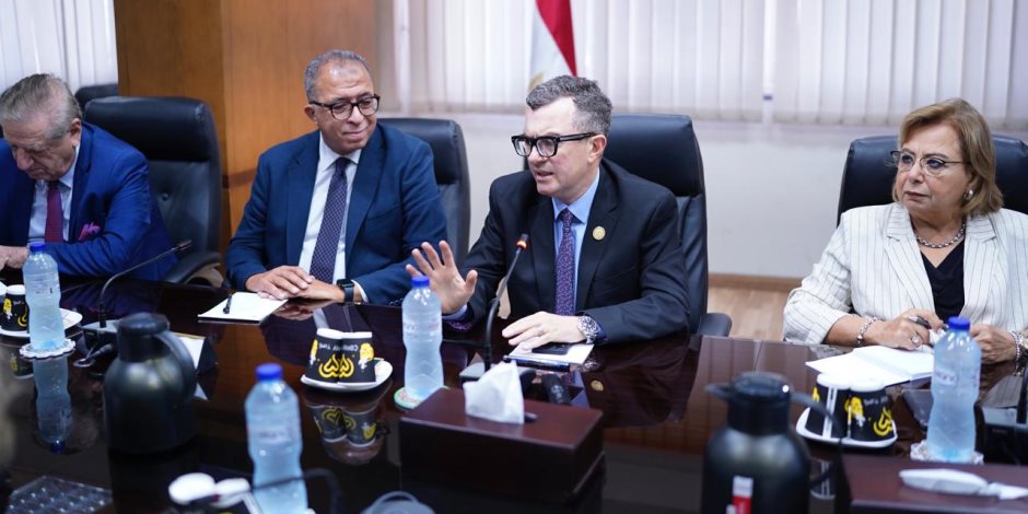 وزير التخطيط والتنمية الاقتصادية يستعرض مؤشرات أداء الاقتصاد وخطة التنمية الاقتصادية والاجتماعية