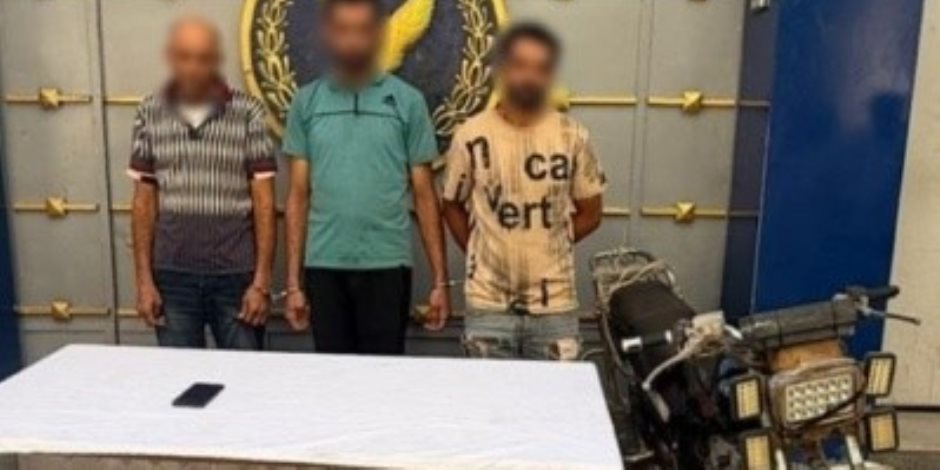 ضبط المتهمين بسرقة دراجة نارية ومساومة مالكها على إعادتها بكفر الشيخ
