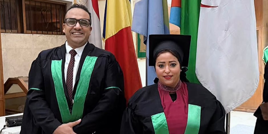 كلية الدراسات الأفريقية العليا تكرم الزميلين دينا الحسيني ومحمد الشرقاوي لتميزهما البحثي