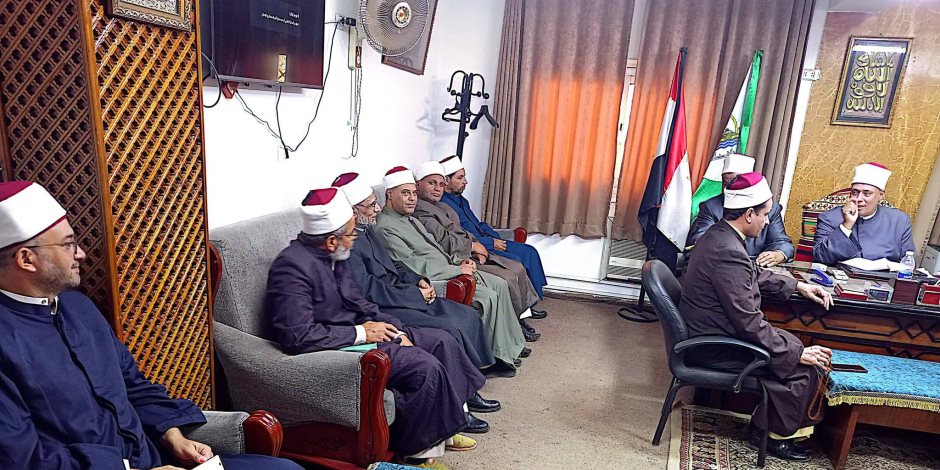 مدير أوقاف الجيزة يعقد اجتماعًا مع المفتشين بإدارات أكتوبر والبدرشين أول والبدرشين ثانٍ