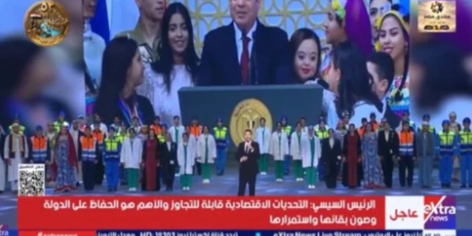 حمادة هلال يقدم أغنية "المصريين" خلال احتفالات نصر أكتوبر بحضور الرئيس السيسى