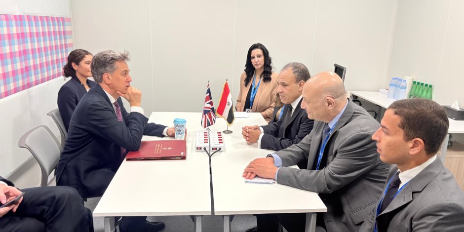 وزير الخارجية يلتقي نظيره البريطاني