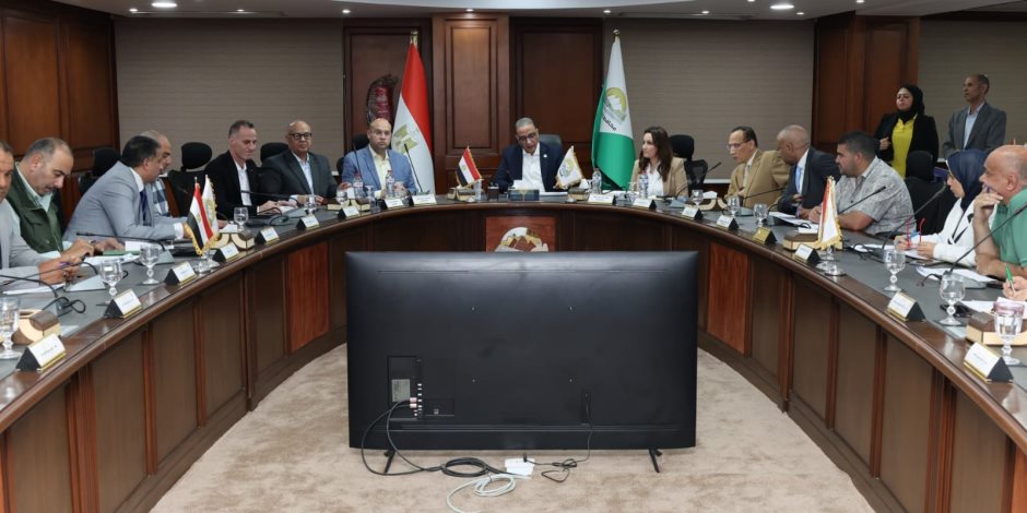 محافظ الجيزة يناقش شكاوى المواطنين بمنشأة القناطر والحوامدية وكرداسة والهرم