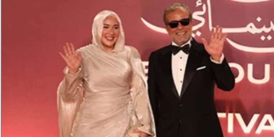 أسما شريف منير تخطف الأنظار بالحجاب على ريد كاربت افتتاح مهرجان الجونة