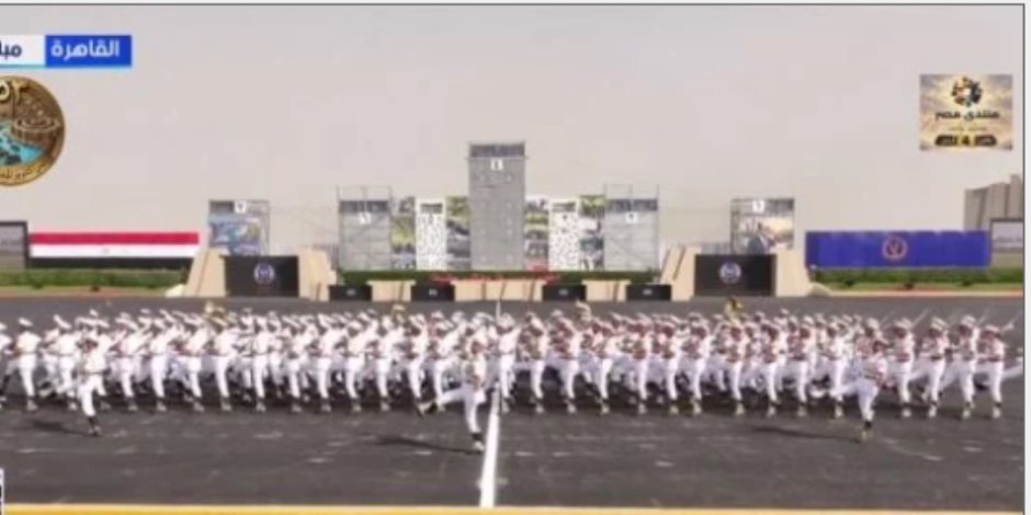 بمقطوعات حماسية .. بدء مراسم حفل تخريج دفعة جديدة بحضور الرئيس السيسي