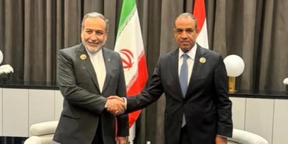 وزير الخارجية يناقش مع نظيره الإيراني خفض التصعيد واستئناف المسار الدبلوماسي