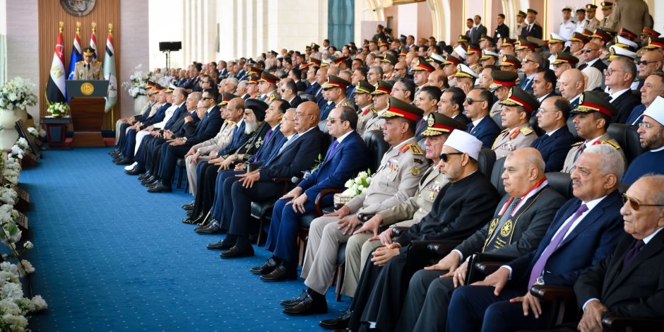 الرئيس السيسي: ساعدوني في تجهيز كوادر تقود الدولة وسنواصل هذا الإجراء باستمرار