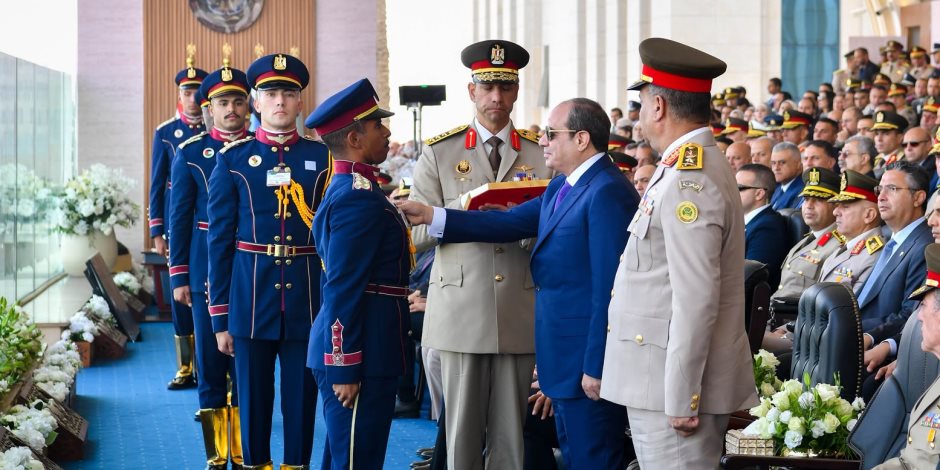 الرئيس السيسي: الأكاديمية العسكرية ستتولى تجهيز كوادر لتولى مسؤولية قيادة مصر