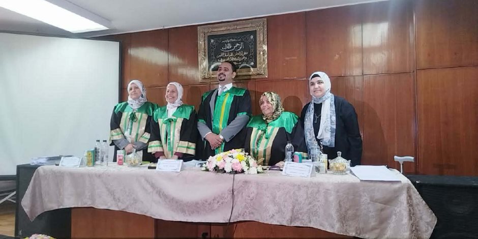 دراسة لتطوير أداء معلمي اللغة الإنجليزية باستخدام التعلم التشاركي والحوسبة السحابية بجامعة عين شمس 