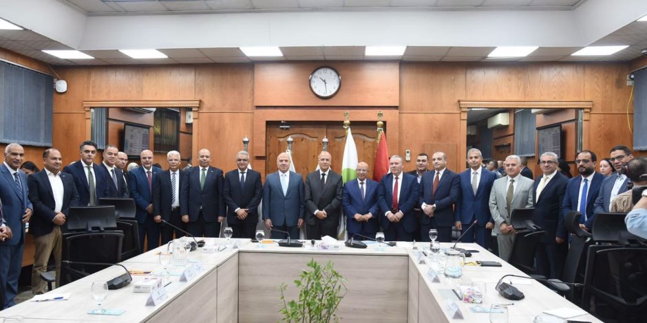 توقيع عقود تشغيل وصيانة 11 محطة تحلية بطاقة 485 ألف متر مكعب يوميًا