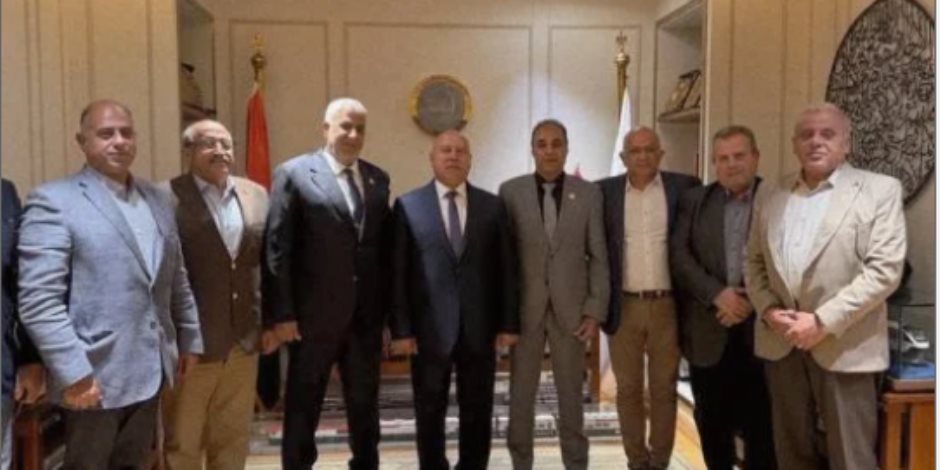 وزير النقل يتابع تنفيذ خط سكة حديد سيناء بطول 500 كم ويدعو الشركات الوطنية للمشاركة بالمشروع 