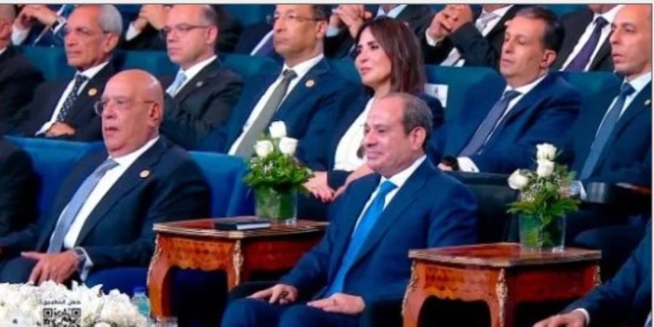 فخامة الرئيس الزعيم السيسي: منتدى مصر يستهدف طمأنة المصريين على بلدهم فالجميع يرحل وتبقى مصر