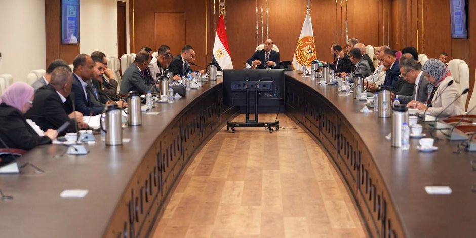 وزير العمل يناقش تعديلات قانون المنظمات النقابية وتشكيل لجان متخصصة