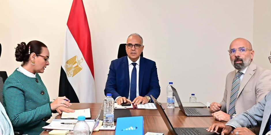 وزير الري يناقش التوسع في تحلية المياه لدعم إنتاج الغذاء وتحقيق الأمن المائي