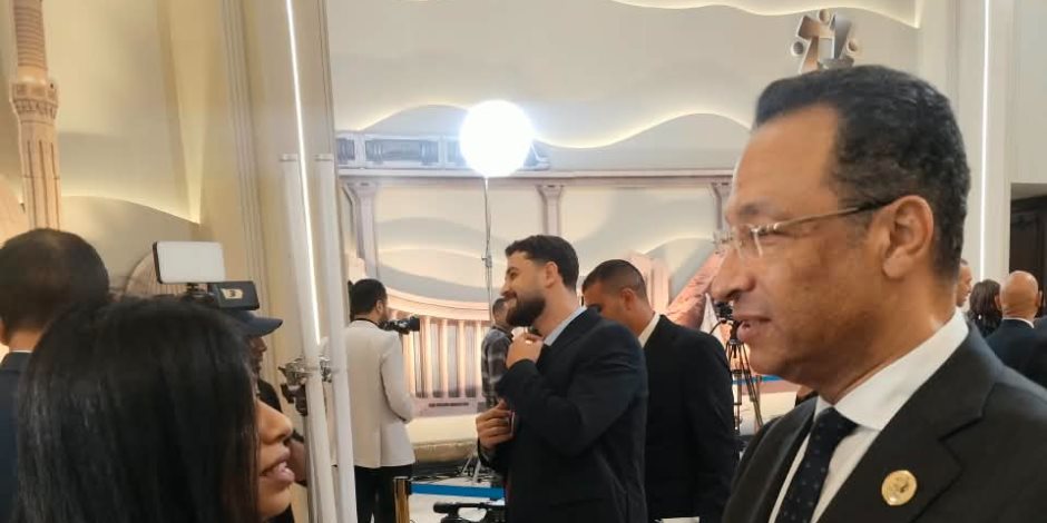 وزير الاتصالات يعلن إنتاج 30 مليون هاتف محمول سنويا لتلبية الطلب المحلى والتصدير