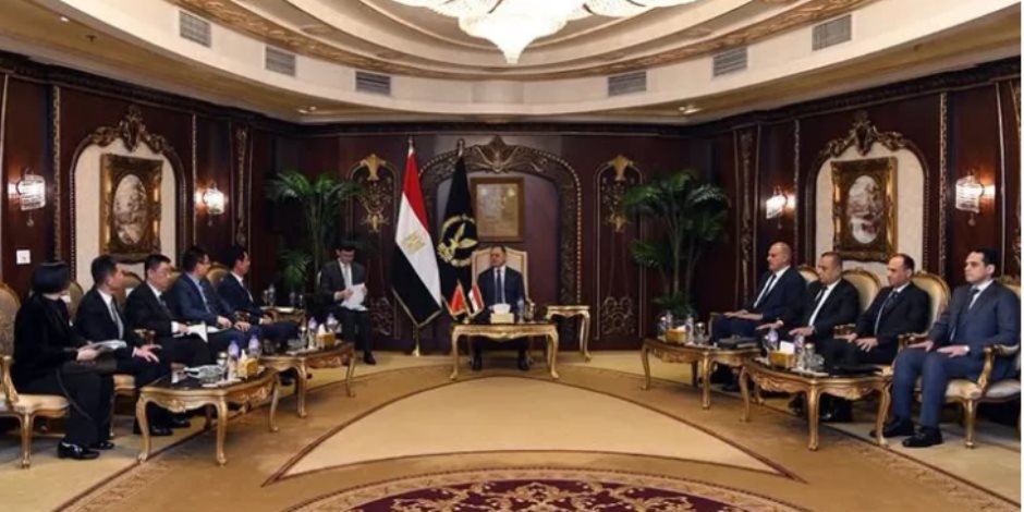 وزير الداخلية يبحث مع مسؤول أمني صيني تعزيز التعاون لمواجهة الجرائم المنظمة