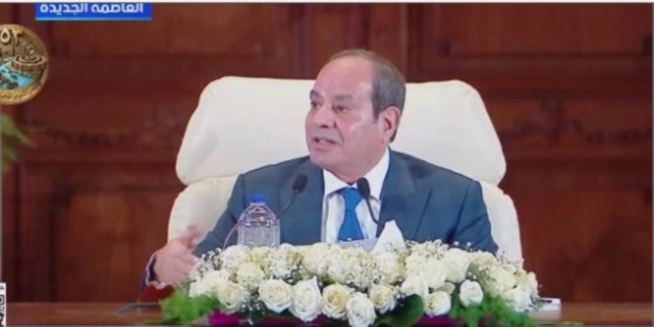 عقب اتفاق مجموعة طلعت مصطفى.. فخامة الرئيس السيسى ممازحًا حسن علام: أنت هتقعد تتفرج علينا؟
