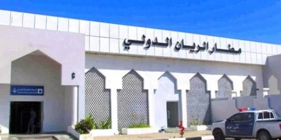   ميليشيا الحوثى تقصف مطار الريان في المكلا بالصواريخ الباليستية  والحوثيون يتبنون الهجوم والسلطات تكشف موقع إطلاق الصواريخ