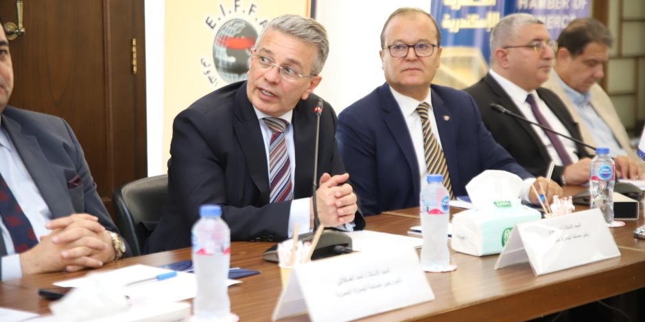 رئيس مصلحة الجمارك يبحث مع مجتمع الأعمال بالإسكندرية تحديات المنظومة الجمركية