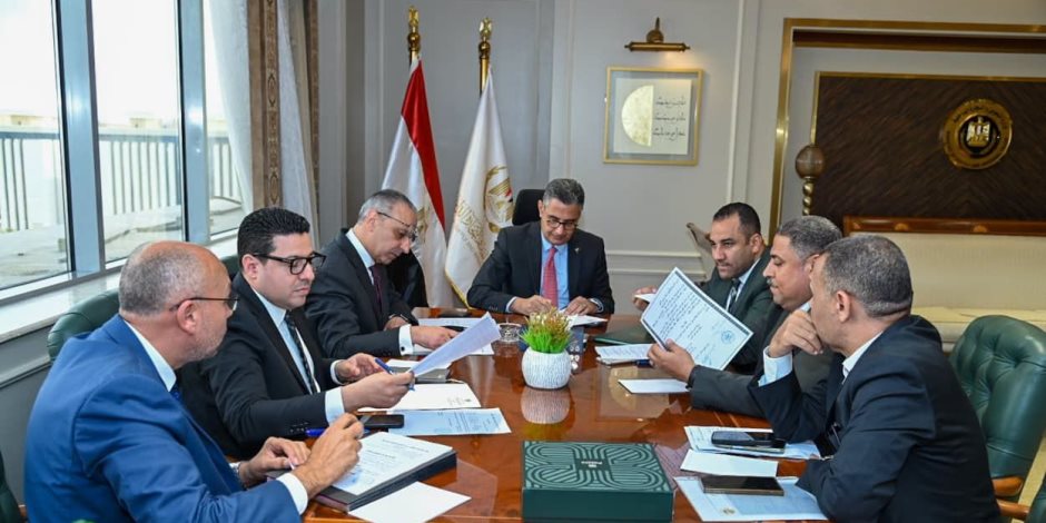 وزير التموين والتجارة الداخلية يلتقي بعدد من أعضاء مجلسي النواب والشيوخ